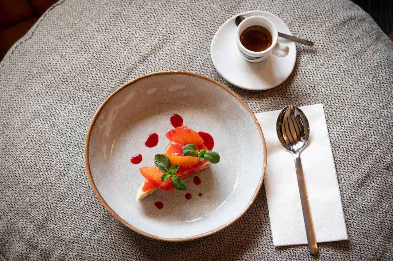 Hotel De La Poste 라 초우마츠 외부 사진